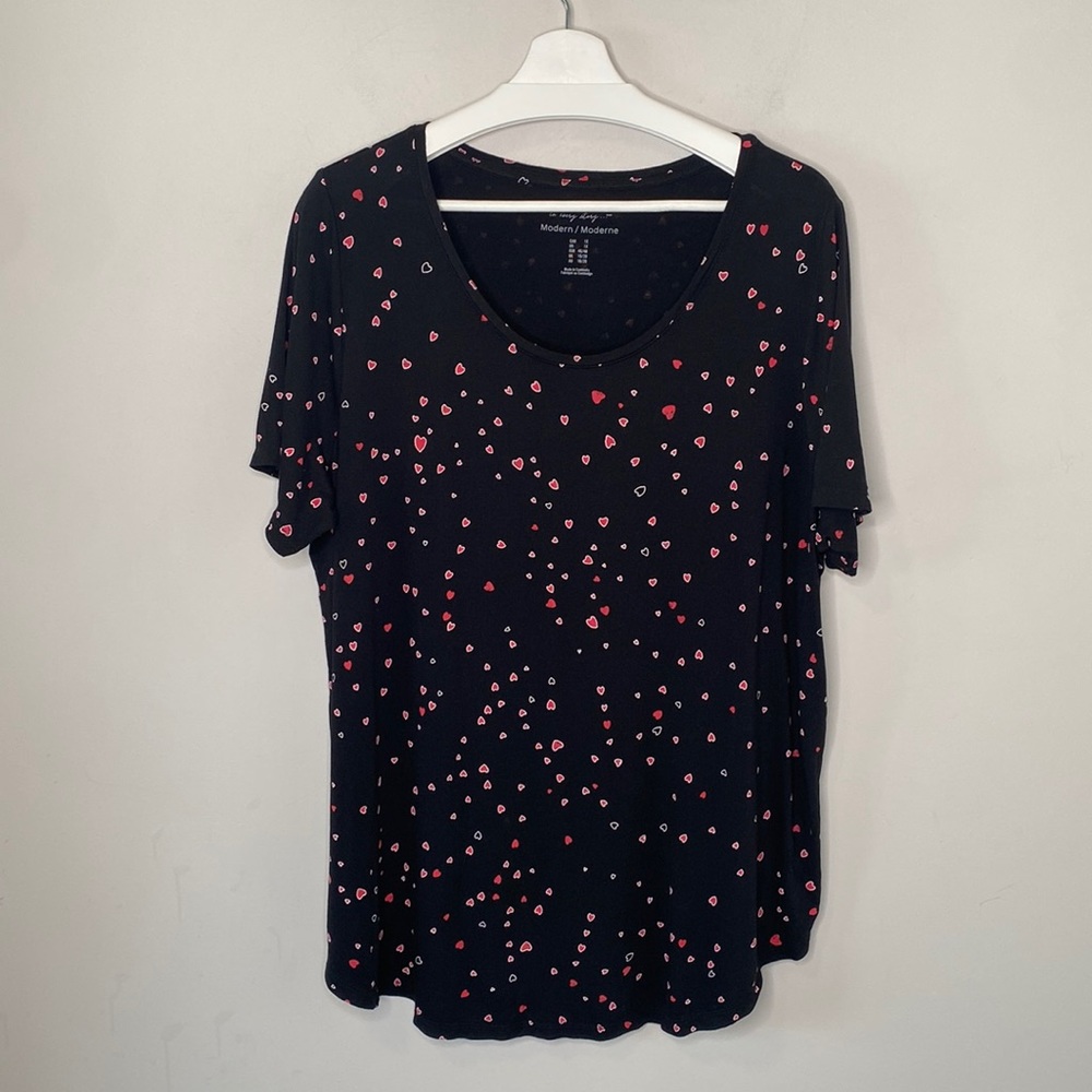 ✨ 3 for $35 ✨ In Every Story Heart Printed Modern Fit Tee